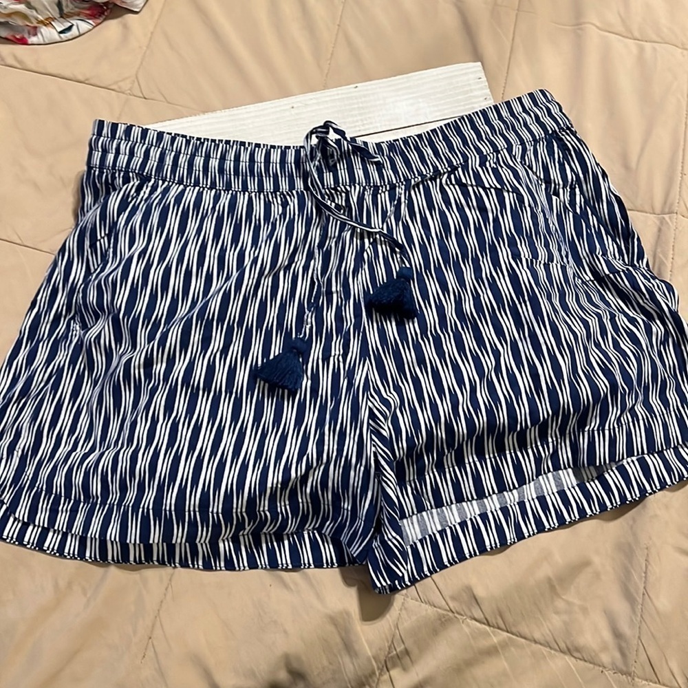 STYLUS Ladies‎ Flowy Navy & White Shorts